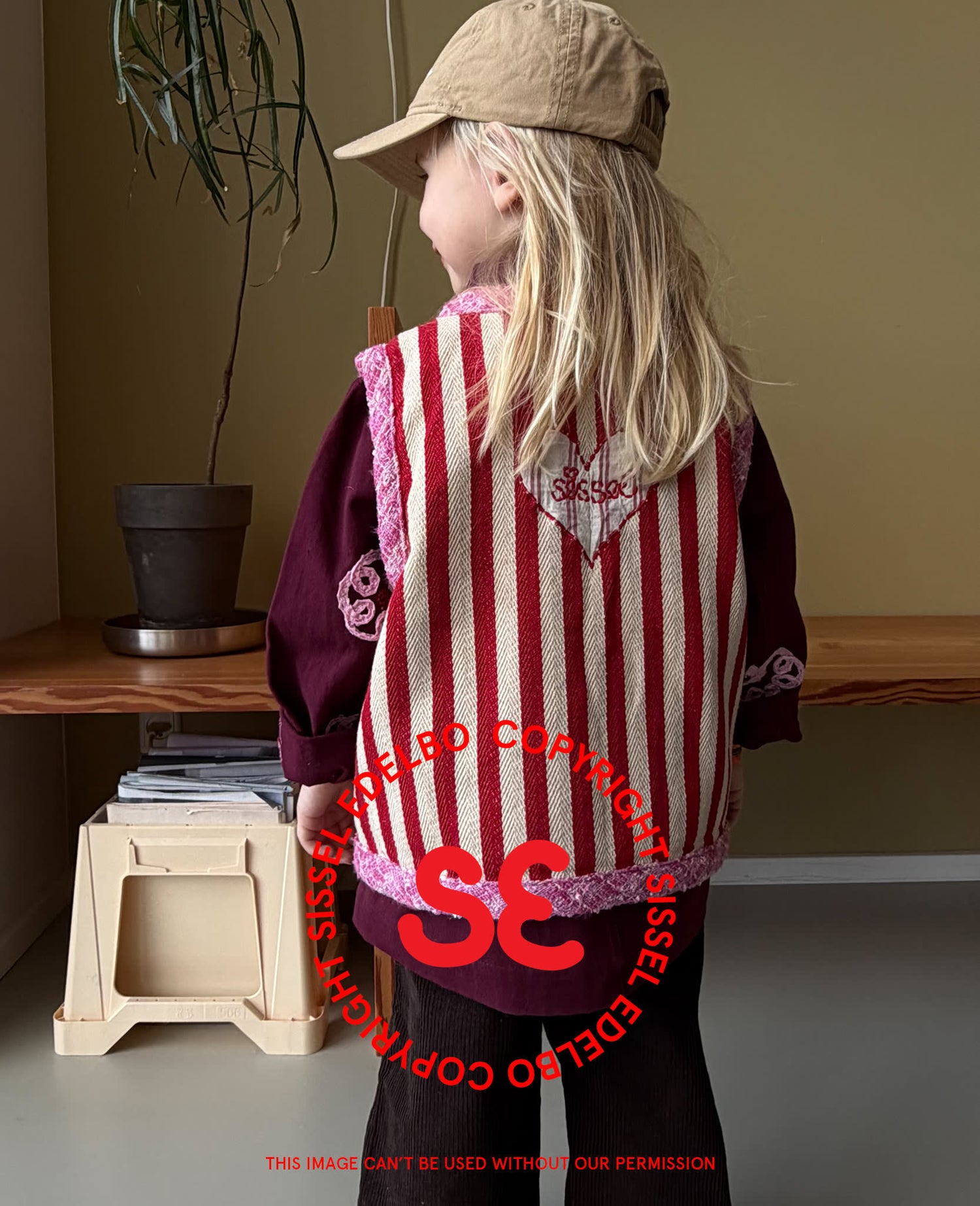 Como MINI Vest - Red Stripes