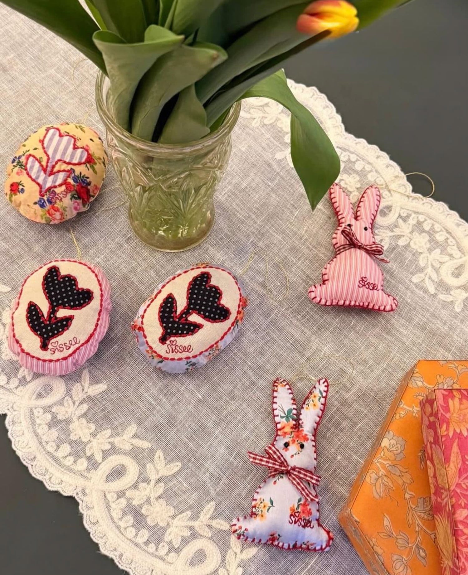 Vera Easter Egg Ornament - Black Flower