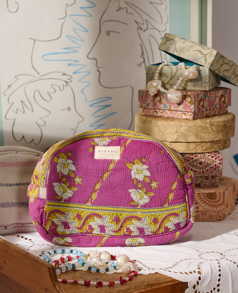 Karla Wash Bag - No. 286