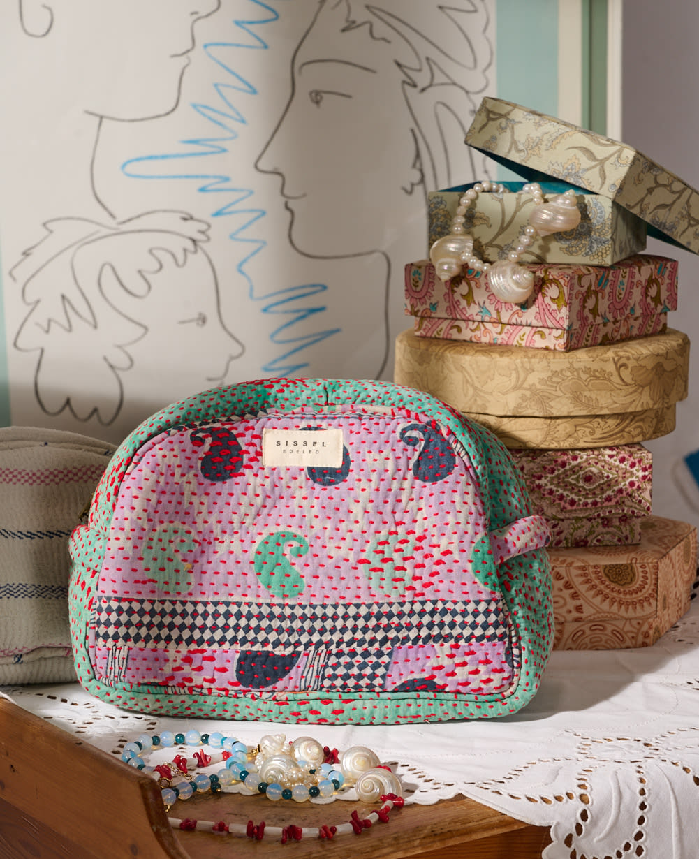 Karla Wash Bag - No. 303