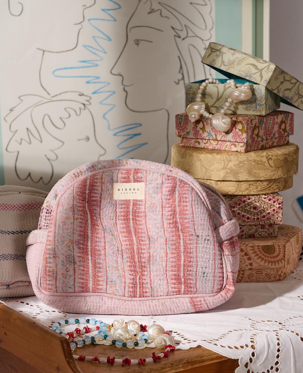 Karla Wash Bag - No. 307