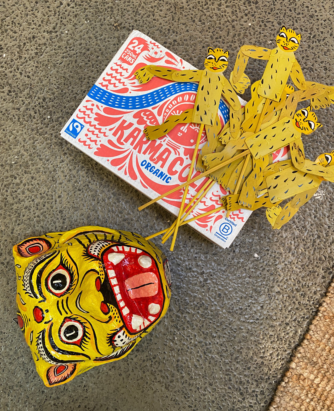 Tiger Puppet Stick - Yellow