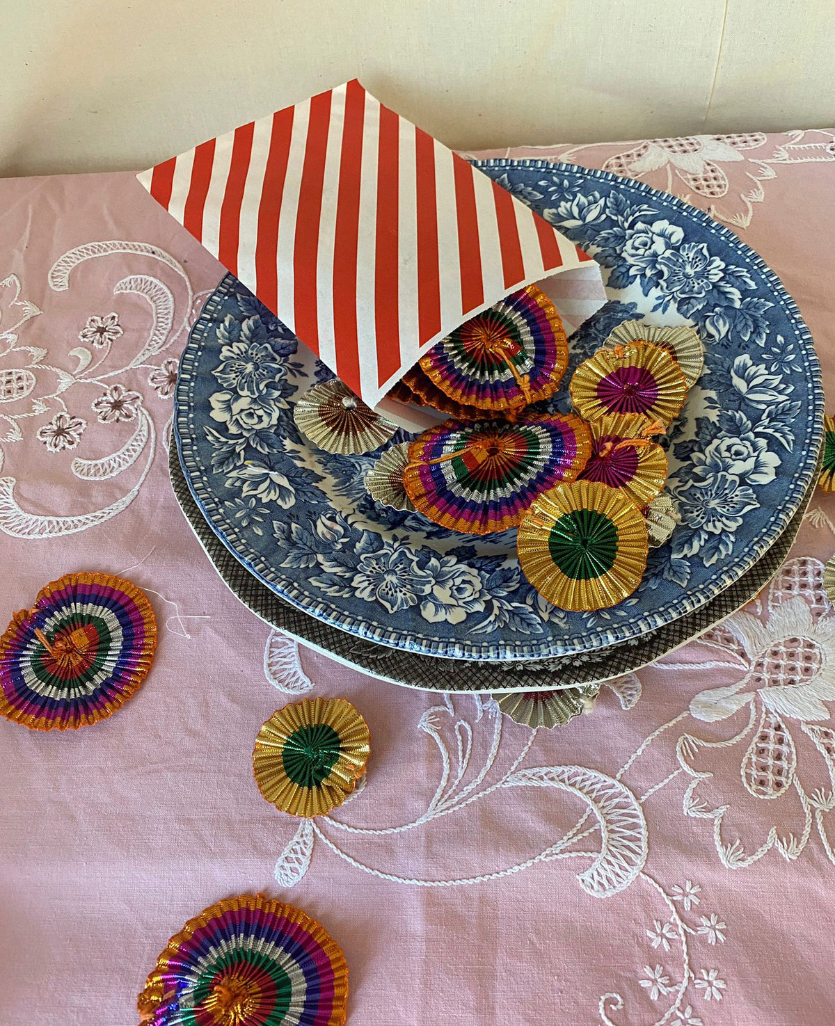 Metallic Celebration Rosettes 20 pc - Mix